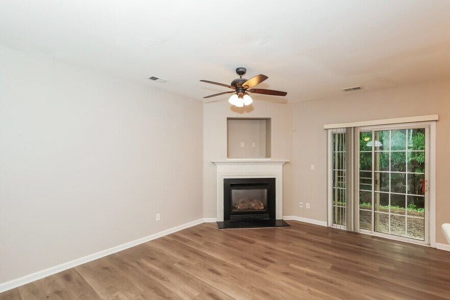 Building Photo - 713 Celeste Ln