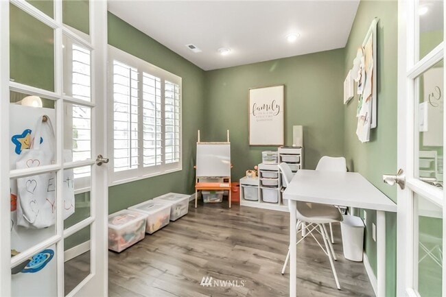 Building Photo - Beautiful Snoqualmie home available for mo...