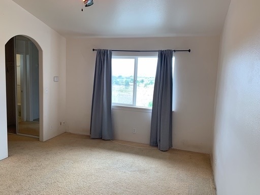 Building Photo - 3 bedroom 2.5 bath with garage and views