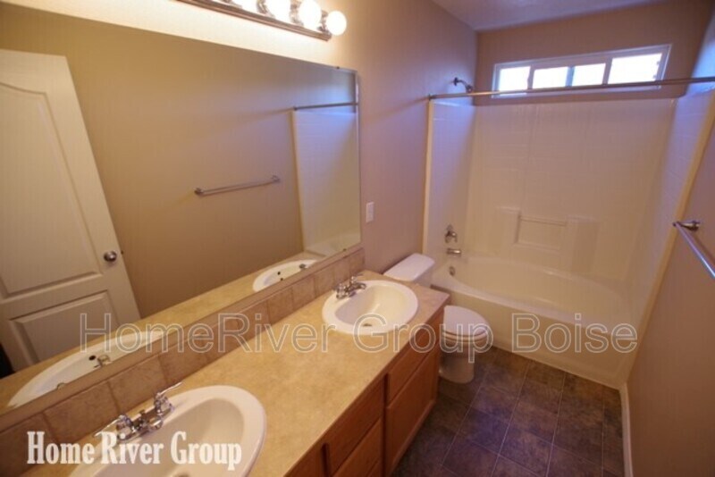 Building Photo - 1726 W Apgar Creek Dr