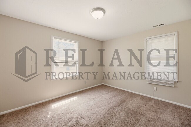 Building Photo - 4421 S Oak Ave