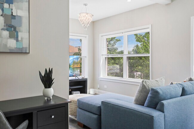 Building Photo - 1111 Bonnie Brae Pl