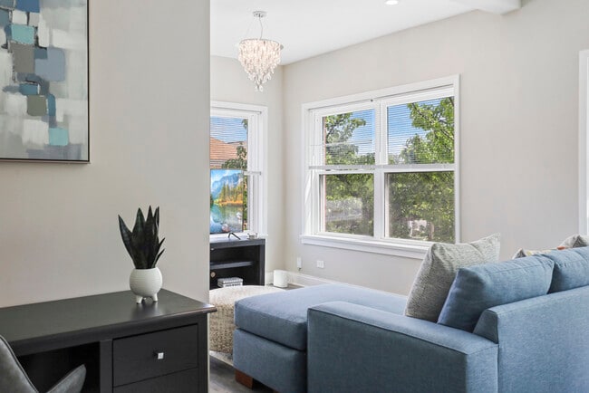 Building Photo - 1111 Bonnie Brae