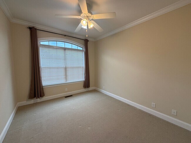 Building Photo - 501 Reserve Ln