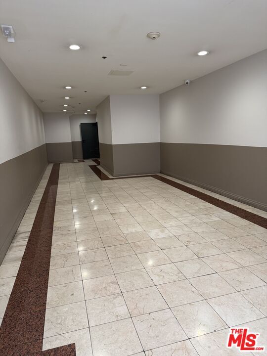 Building Photo - 962 S Gramercy Dr