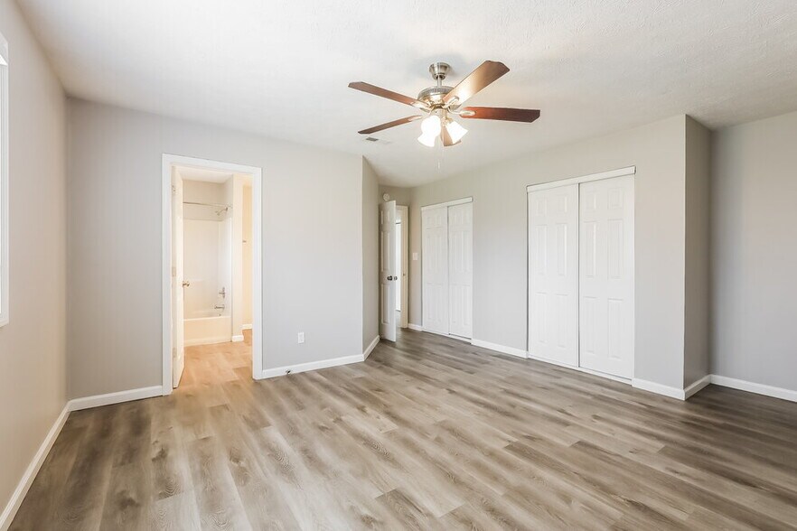 Building Photo - 8460 Countryside Ct