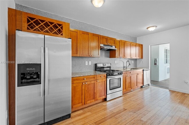 Building Photo - 7950 Tatum Waterway Dr