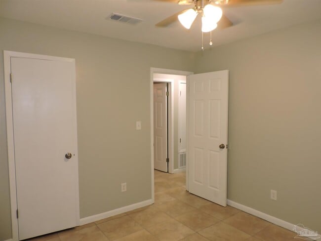 Building Photo - 5094 Yacht Harbor Cir