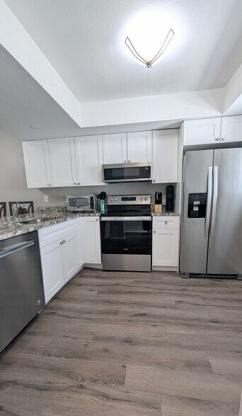 Building Photo - 6296 Sugar Bush Ln