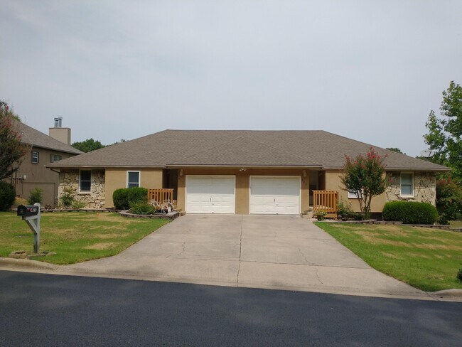 Building Photo - 477 Avondale Dr