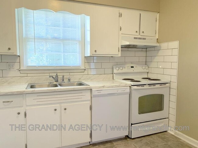Building Photo - 728 Welton Ave SW