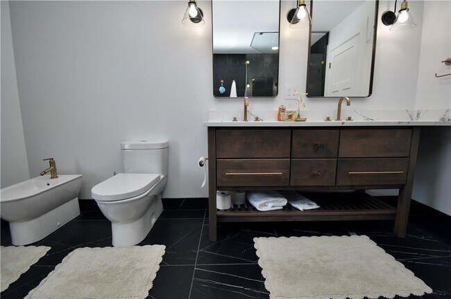 Building Photo - 5 Phil's Path