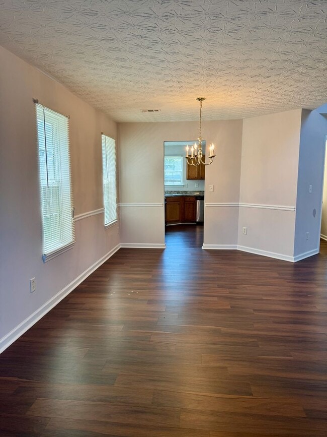 Building Photo - Lovely in Locust Grove