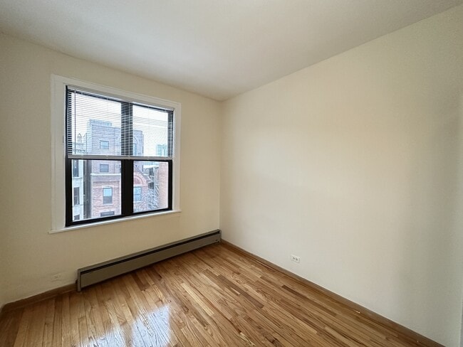 Building Photo - 640 W Barry Ave