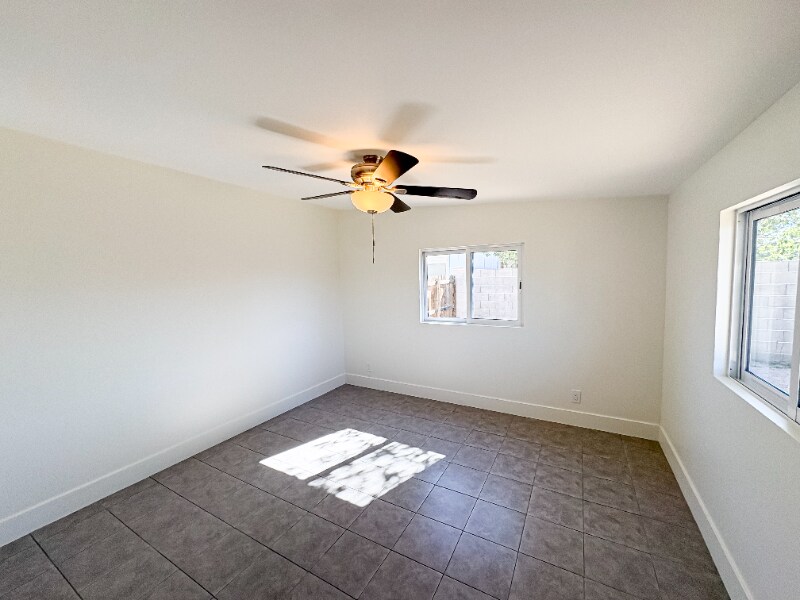 Building Photo - 458 S Mulberry