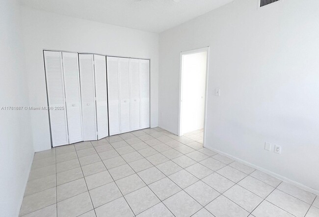 Building Photo - 1218 Drexel Ave