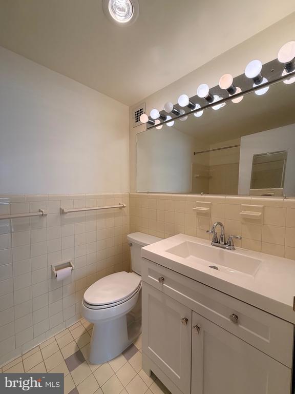 Building Photo - 6621 Wakefield Dr