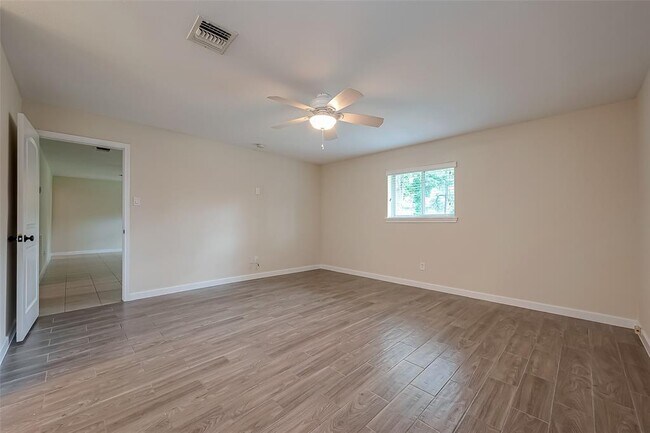 Building Photo - 25907 Glen Loch Dr