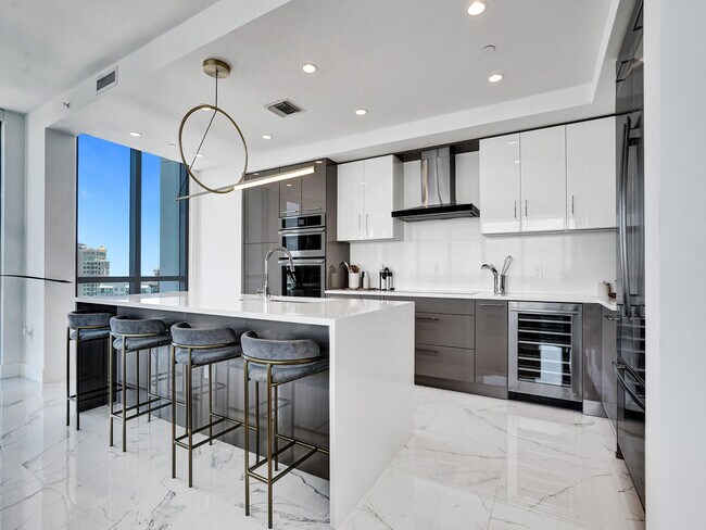 Building Photo - 100 E Las Olas Blvd