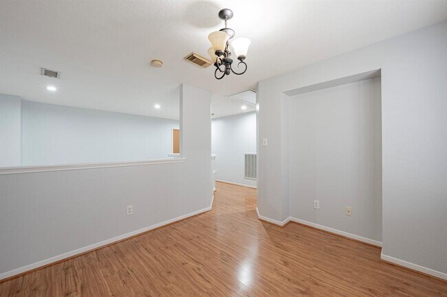 Building Photo - 203 W Sundance Cir