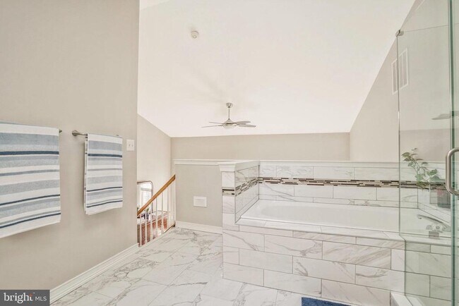 Building Photo - 2430 Garnett Dr