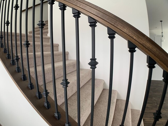 Building Photo - 3 Bed 2.5 Bath Single Family Home