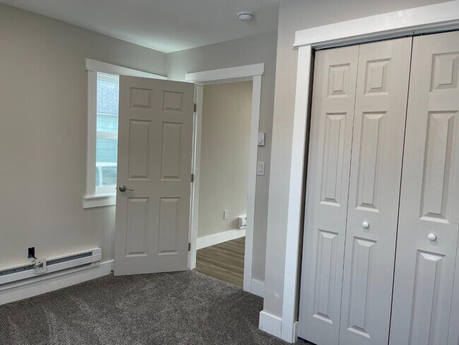 Building Photo - 2260 S 10th St W