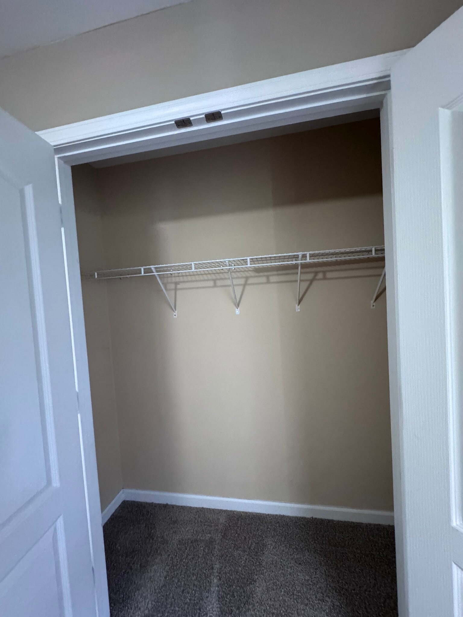 Building Photo - 3570 Castlebrooke Ln