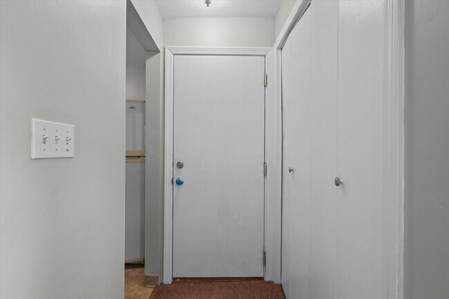 Building Photo - 18 Mason Ct