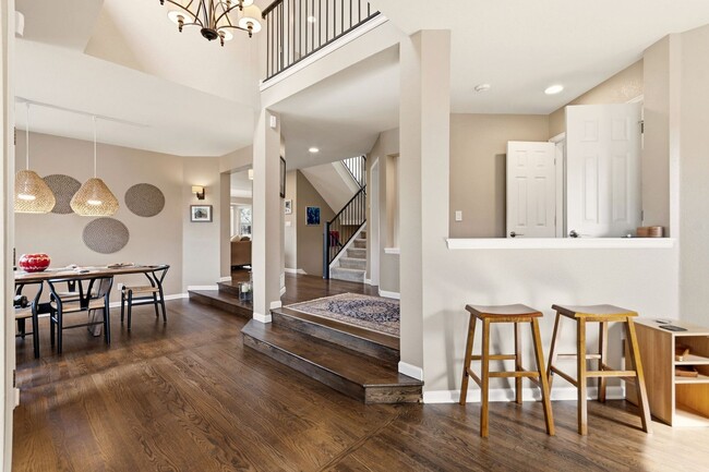 Building Photo - Stunning Fully Furnished Home in Roxborough Park!