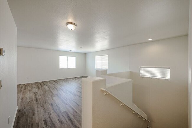 Building Photo - COMING SOON !! 4 BED 2.5 BATH, 2200+ SFT IN CAMELBACK RANCH, PHOENIX