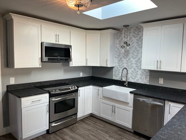 Building Photo - 6219 Poinciana Dr