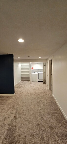 Building Photo - 629 W Life Dr