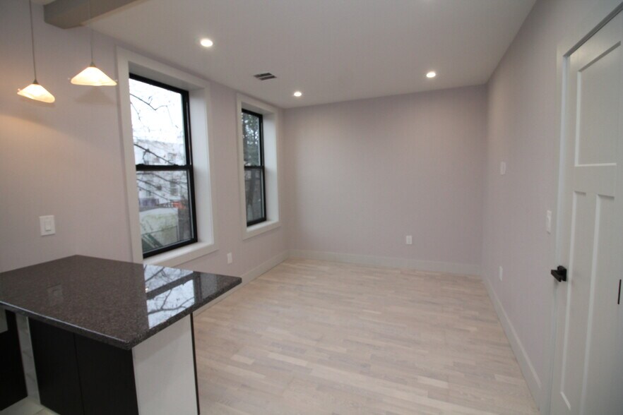 Building Photo - 21 65th St