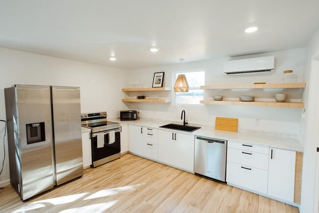 Building Photo - 1908 Morrow Ave