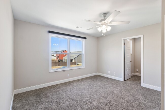 Building Photo - 2433 Bucklin Dr