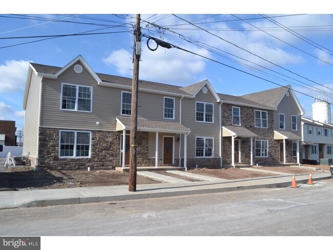 Building Photo - 16 Belmont Ave