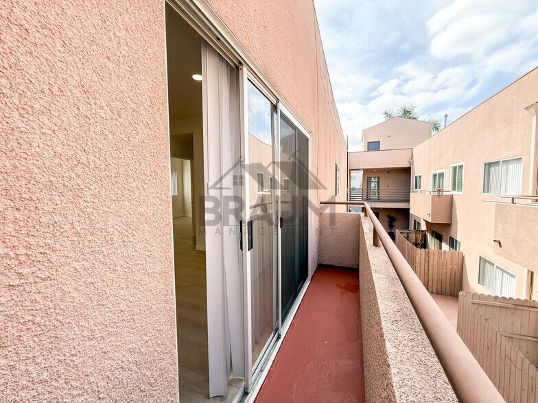 Building Photo - 11459 Collins St