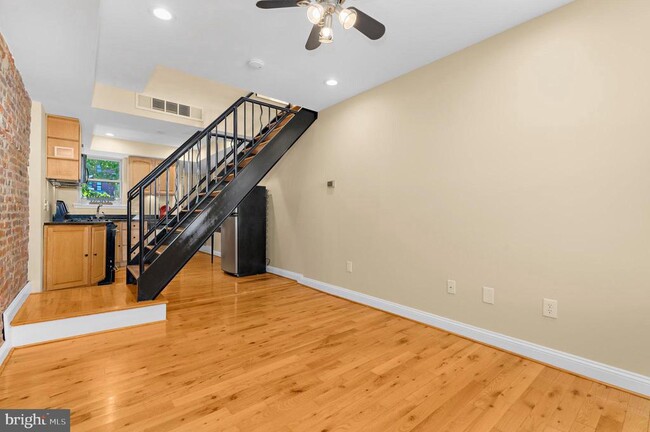 Building Photo - 1005 Baylis St