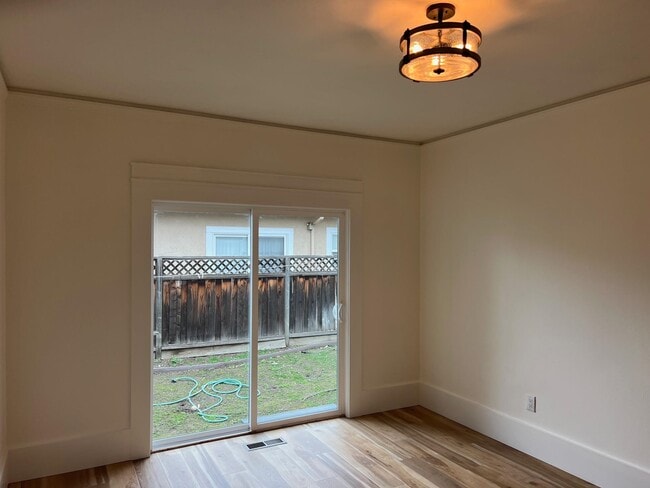 Building Photo - 708 N L St