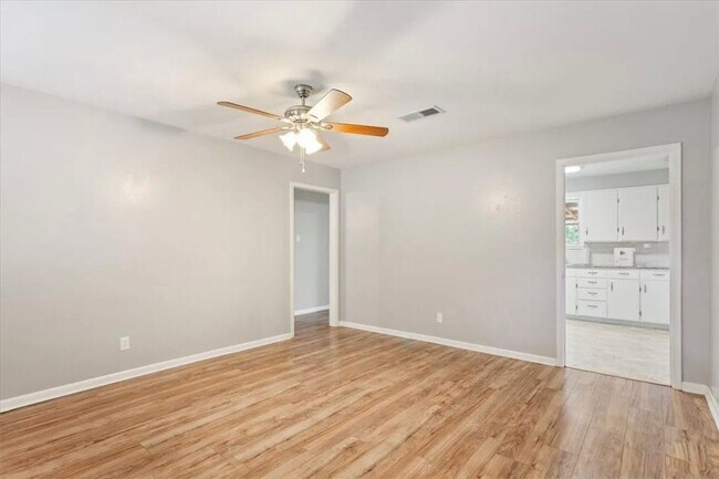 Building Photo - 316 Cranbrook Dr