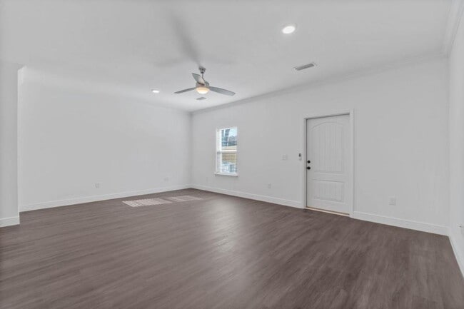 Building Photo - 529 Hill Ln