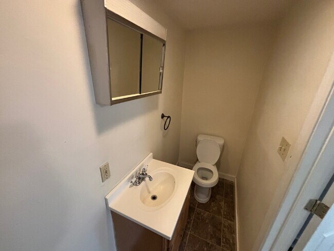 Building Photo - Cozy & Affordable 1BR Apartment with Heat Included – Convenient Sanford Location!