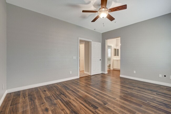 Building Photo - Gorgeous Three Bedroom in the Northwest!