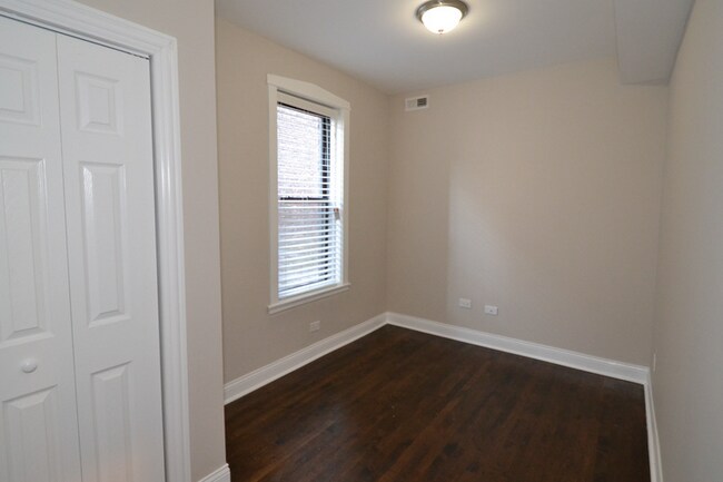 Building Photo - 2 bedroom in Chicago IL 60647