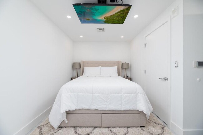 Building Photo - 16385 Biscayne Blvd