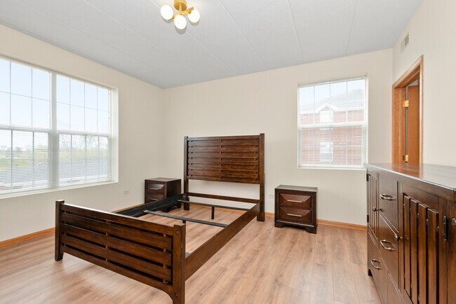 Building Photo - 16641 Liberty Cir