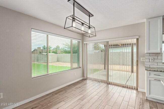 Building Photo - 4833 E Kathleen Rd