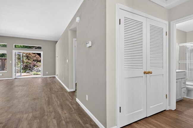 Building Photo - Single-Story Black Diamond Beauty on a Quiet Court with Private Backyard!!
