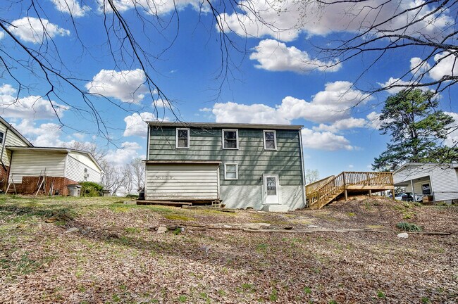 Building Photo - 717 Forest Dr